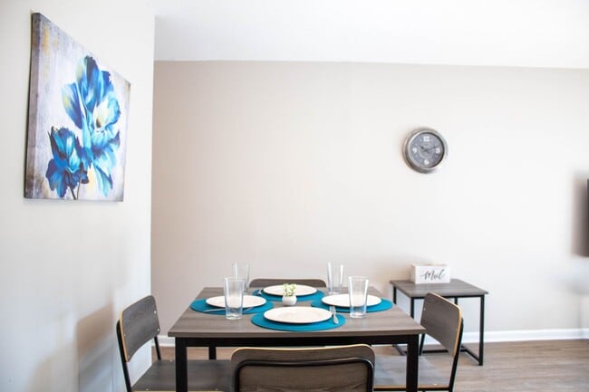 Interior Photo - 48 E John