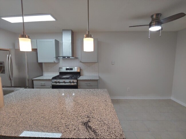 Building Photo - 1305 York Castle Dr