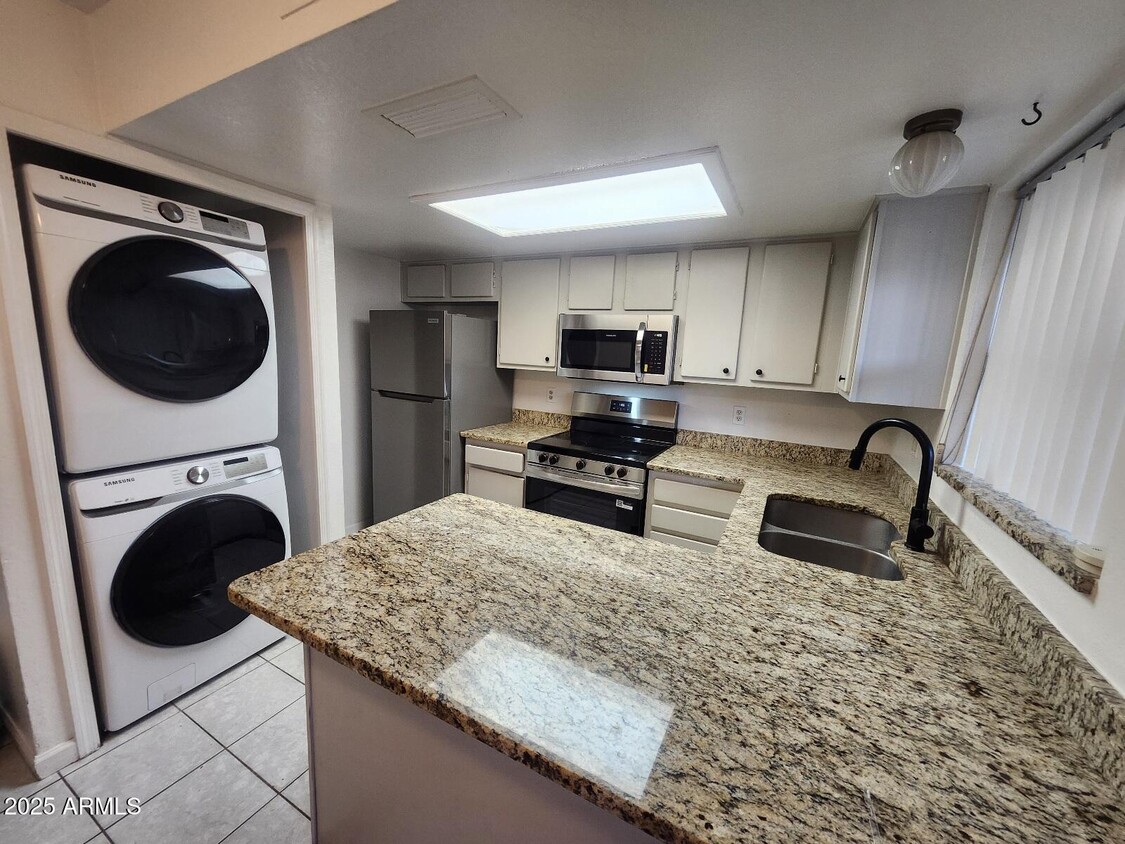 Foto principal - 6607 W Jamaica Dr