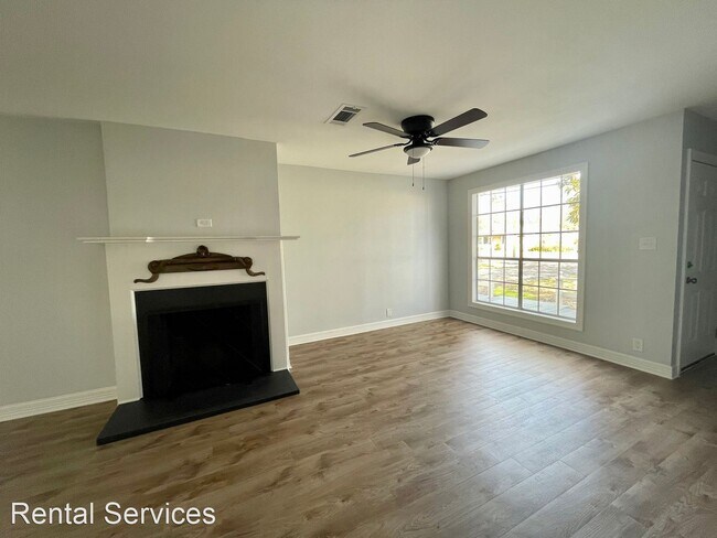 Building Photo - 3 br, 2.5 bath House - 2275 Central Dr