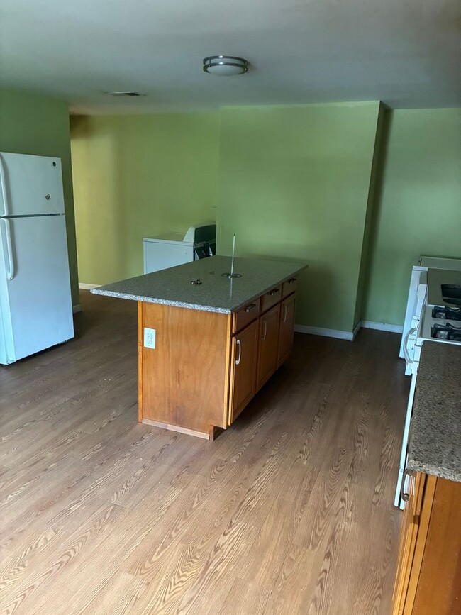 Photo - 53 Bates St Apartment