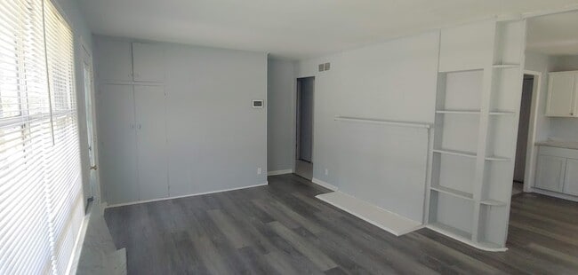 Building Photo - 5625 N 57th St