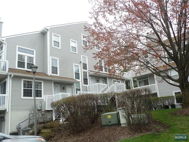 Building Photo - 19 Fox Run Dr