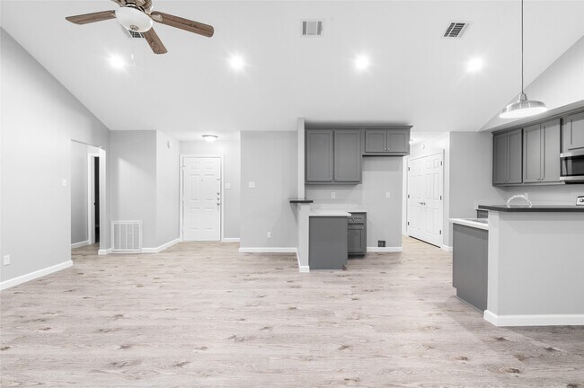 Foto del edificio - 10922 Village Trail Dr