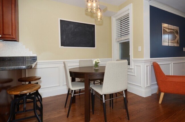 Foto del edificio - 584 E 8th St