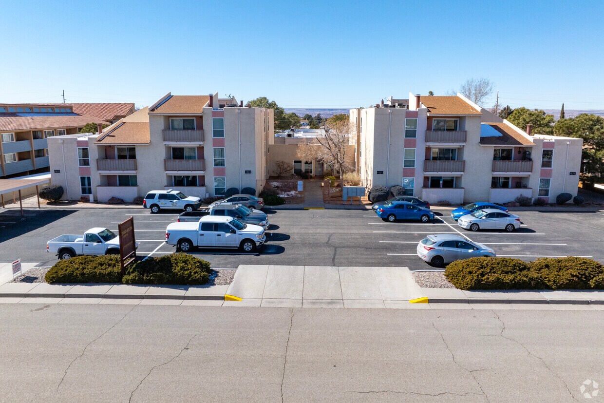 front - 1821-1827 Dartmouth Dr NE