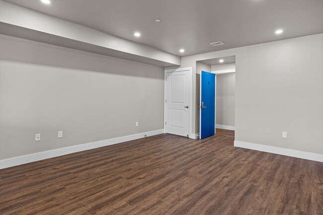 Building Photo - 77 Pastorius Street1st floor back PECO 2B