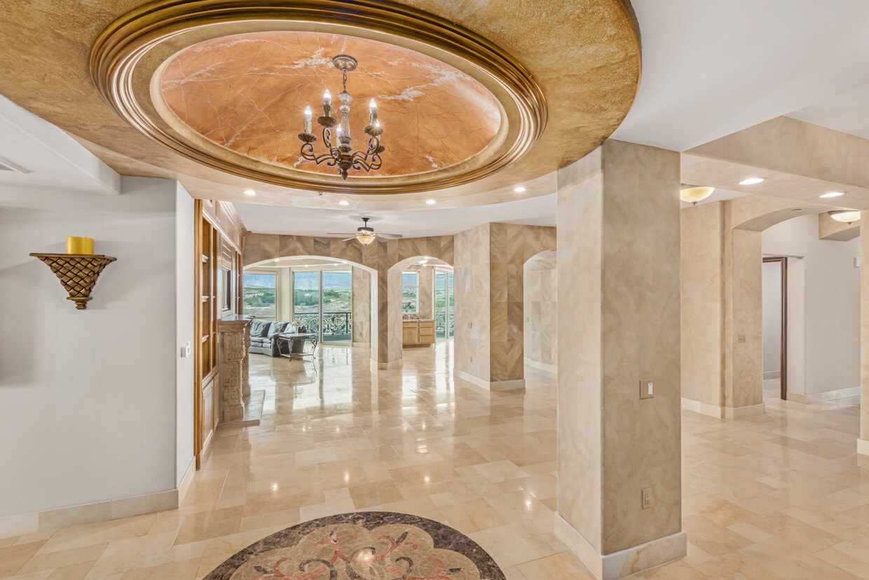 Foto principal - 9103 Alta Dr