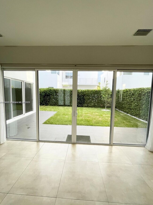Foto del edificio - 10061 NW 75th St