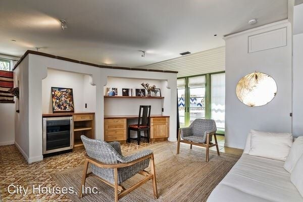Building Photo - 2 br, 2 bath  - 225 East Cota St Unit 1