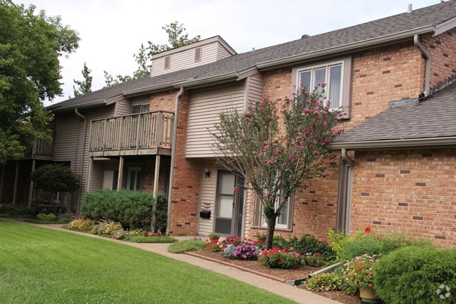 Primary Photo - Woodsmill Village Apartment Homes