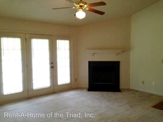 Foto del edificio - 7131 W Friendly Ave