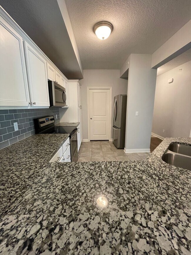 Foto del edificio - 2 bed/ 2 bath