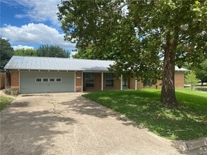 Building Photo - 2500 Barhill Dr