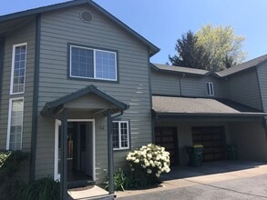 Building Photo - 764 SW Meadow Dr