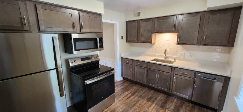 Foto principal - 9020 W North Ave