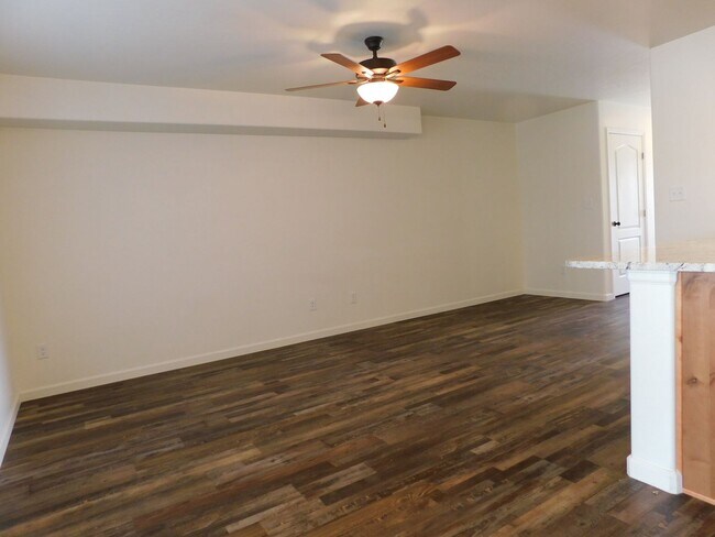 Foto del edificio - Townhome Near Shopping