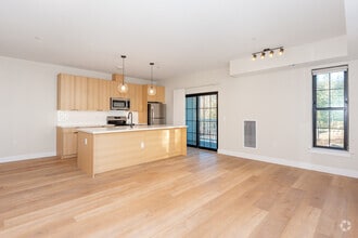 1BD, 1BA - 938SF - Kitchen - Overland Crossing