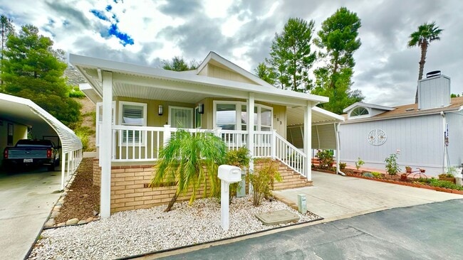 Foto del edificio - Light, Bright, and Freshly Updated Home in the Gated & Desirable Champagne Village 55+ Community!