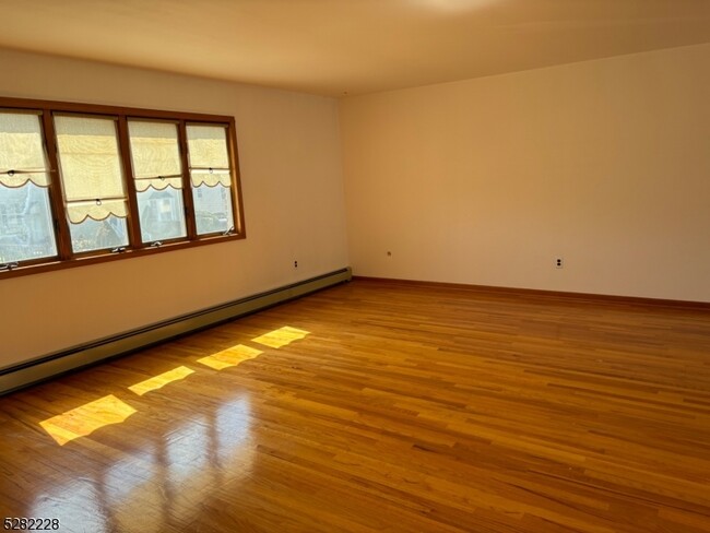 Building Photo - 6 Woodside Ave