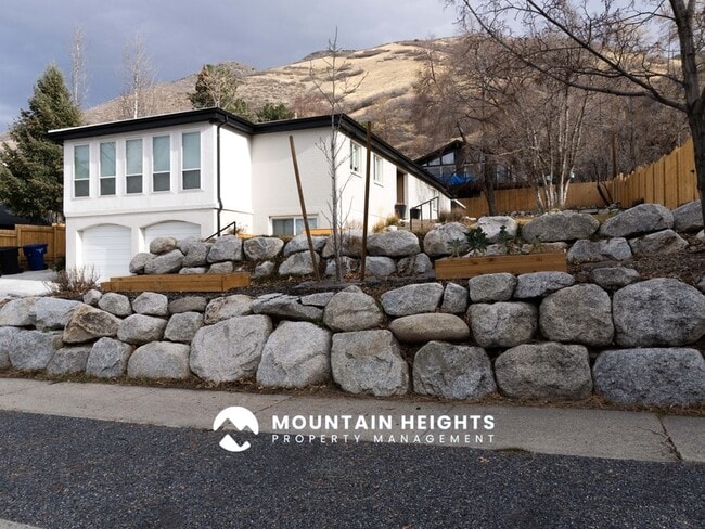 Building Photo - 8589 Kings Hill Dr