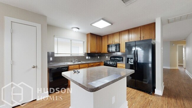 Building Photo - SELF TOUR NOW! - 26892 Manor Crest Ct, Kin...