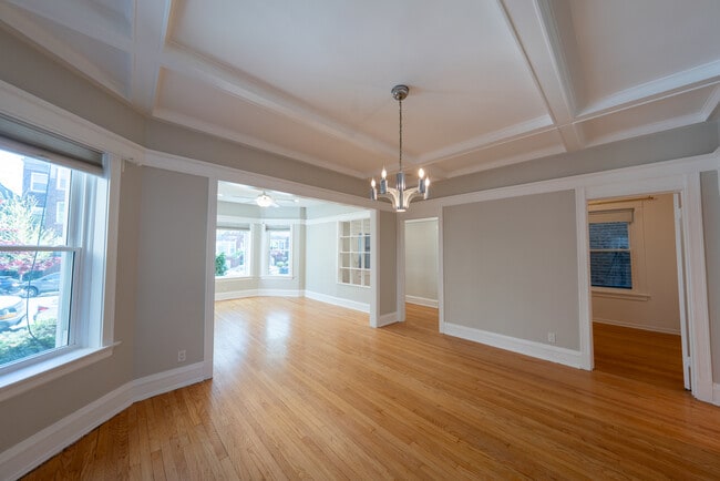 Building Photo - 1460 W Foster Ave