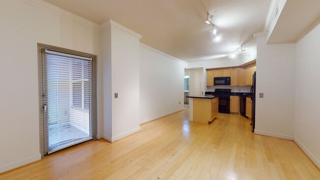 Building Photo - Logan Circle One Bedroom One Bath With Lar...