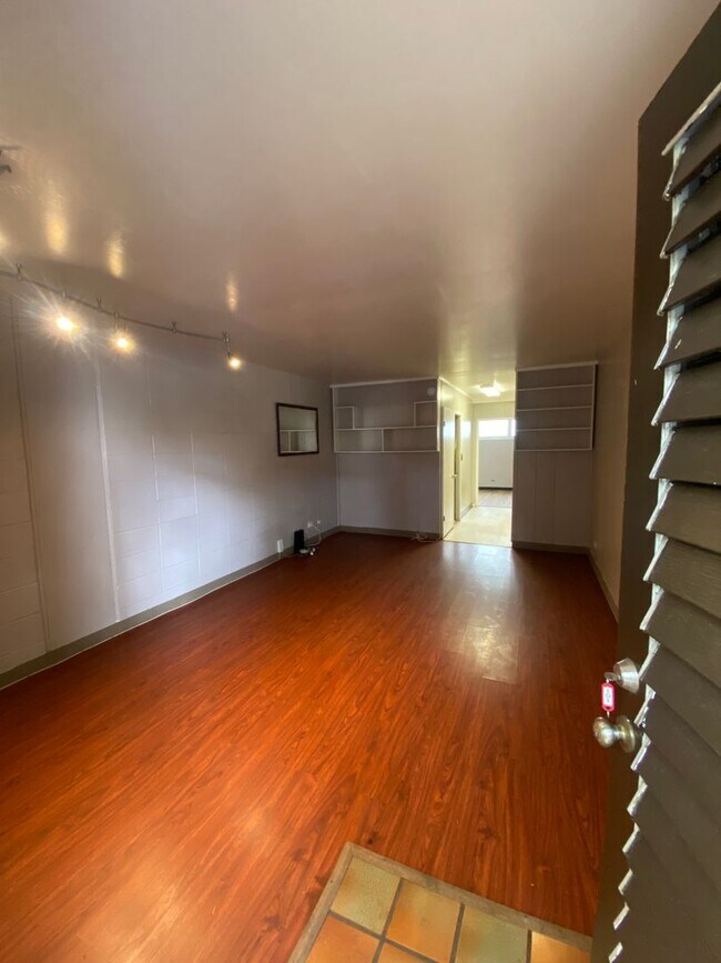 Foto del edificio - 1700 Makiki St