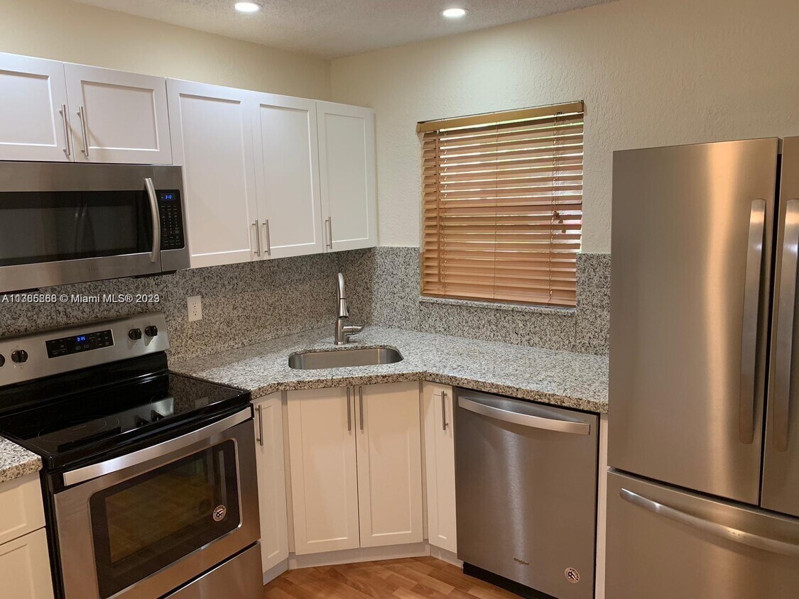 Primary Photo - 3775 Cocoplum Cir