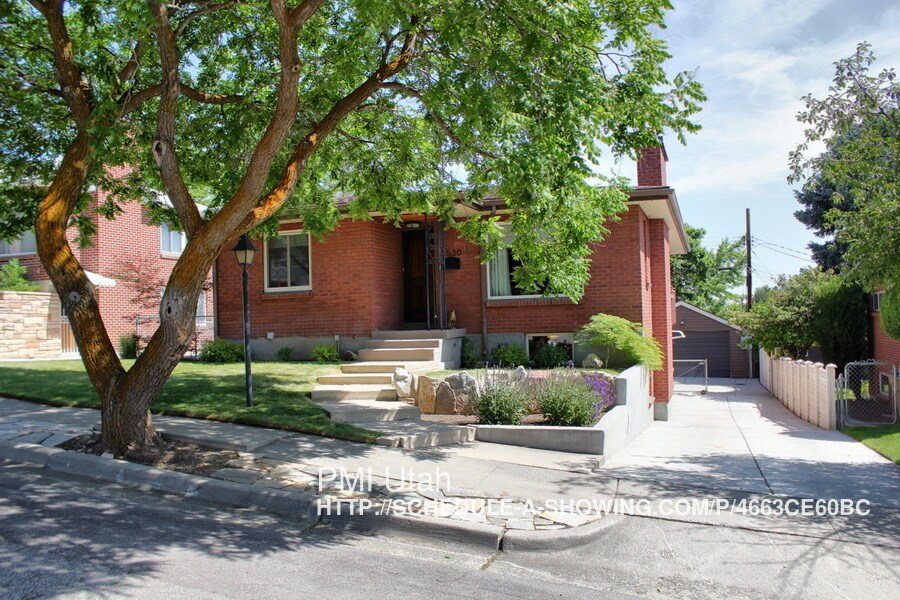 Primary Photo - 2530 E Blaine Ave