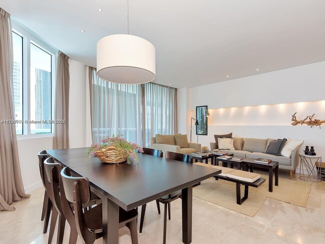 Building Photo - 2711 S Ocean Dr