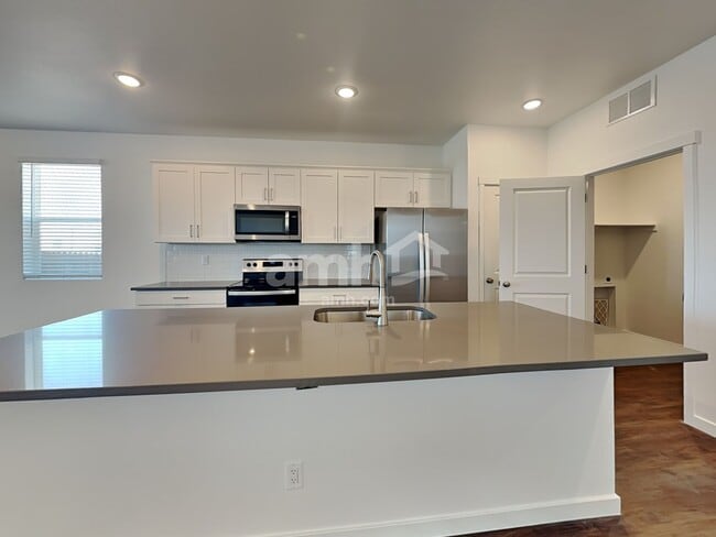 Foto del edificio - 23646 E 2nd Pl