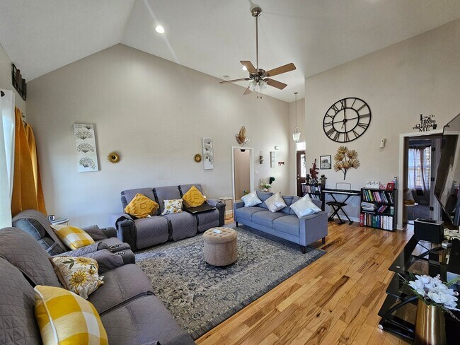 Foto del edificio - 4 Bedroom, 3 Bathroom home AVAILABLE 6/4/26