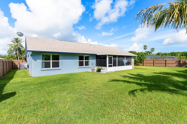 Building Photo - 1100 Basswood Pl