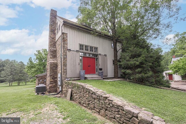 Building Photo - 6054 Honey Hollow Rd