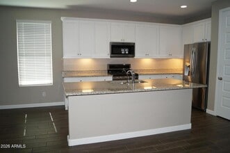 Building Photo - 717 W Anderson Dr