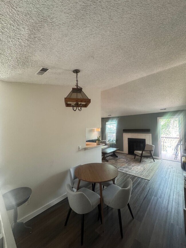 Foto del edificio - 2 bedroom Condo close to UCCS