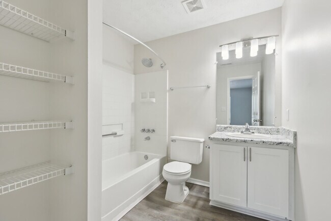 Foto del edificio - Reserve at Garden Lake