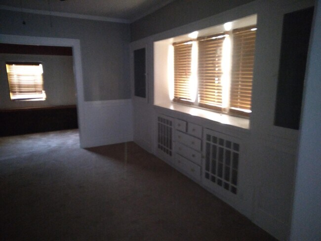 Foto del edificio - 521 Bates Rd