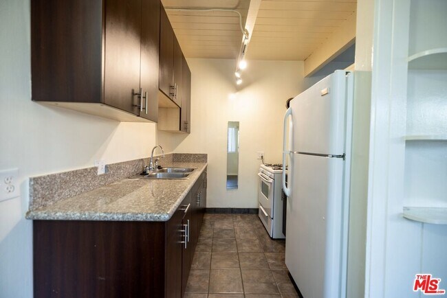 Foto del edificio - 451 S Oakhurst Dr