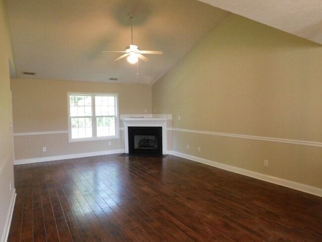 Building Photo - Beautiful Family Home