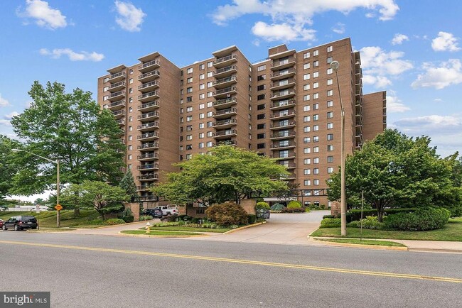 Foto del edificio - 200 N Pickett St