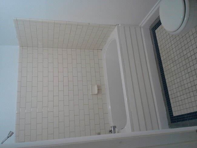 Building Photo - 320 S Reeves Ter