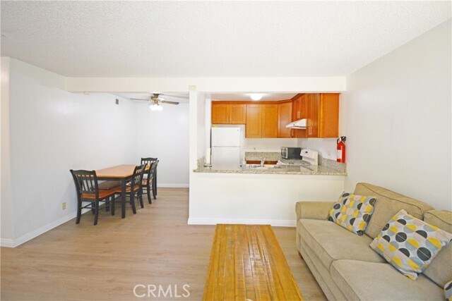 Foto del edificio - 1391 S Walnut St