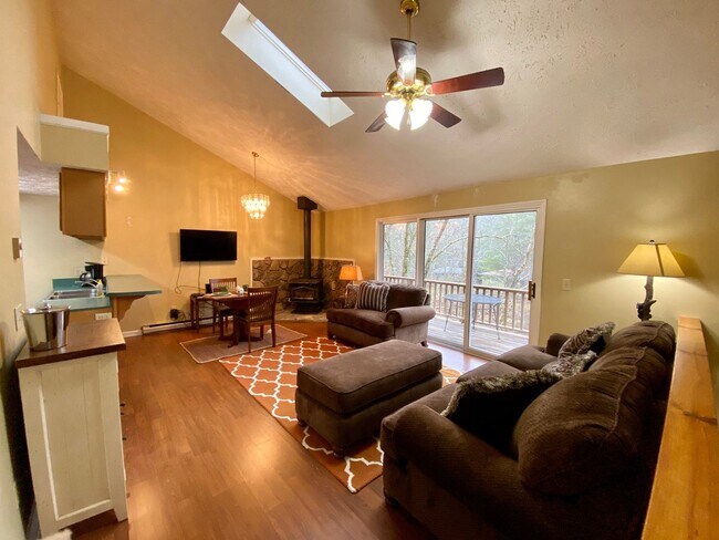 Foto del edificio - 9315 Highway 105 S