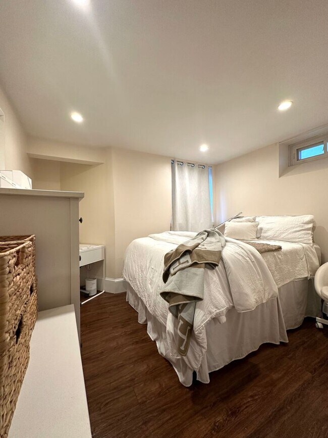 Building Photo - HOT BRIGHTON LISTING!!!!