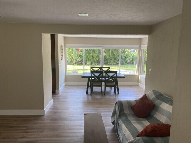 Foto del edificio - 837 W Jasmine Dr