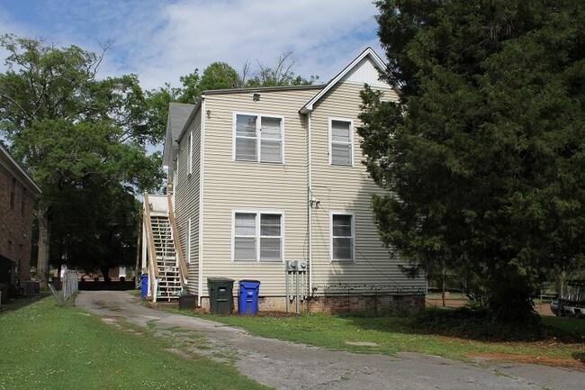 Building Photo - 813 N Wood Ave
