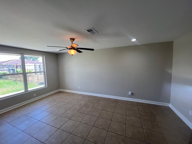 Building Photo - New East Beauty!!!